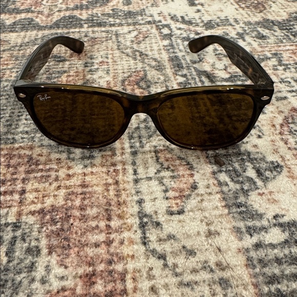 Authentic RayBan RB2132 New Wayfarer Sunglasses, Tortoise Frame, Brown Lenses - Picture 6 of 16